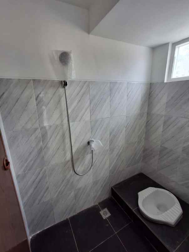 rumah 2 lantai lokasi samping tol malang