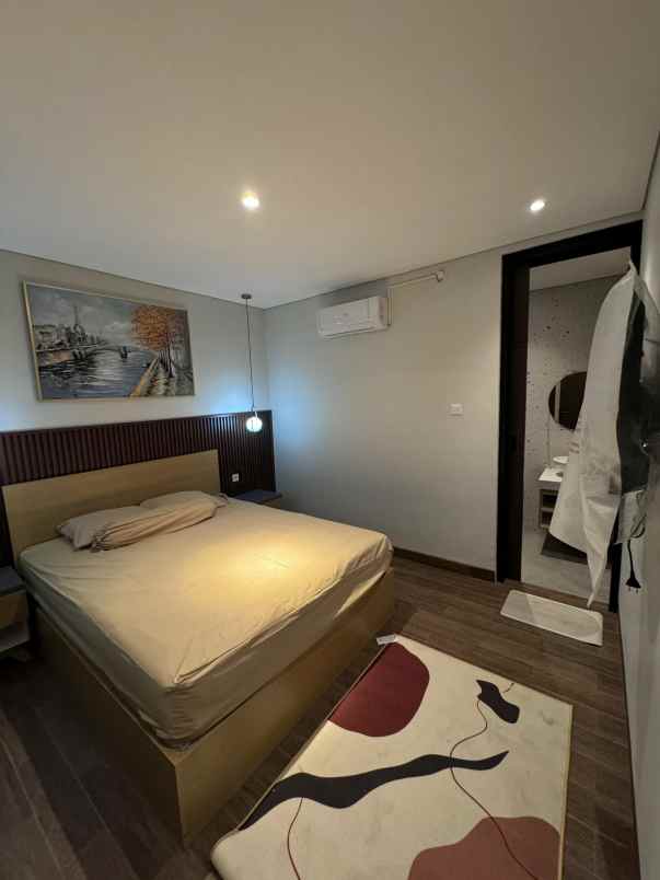 rumah 2 lantai tepi aspal jl kapten haryadi