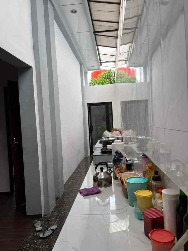 rumah 3 lantai beserta perabot ukuran tanah 15x25