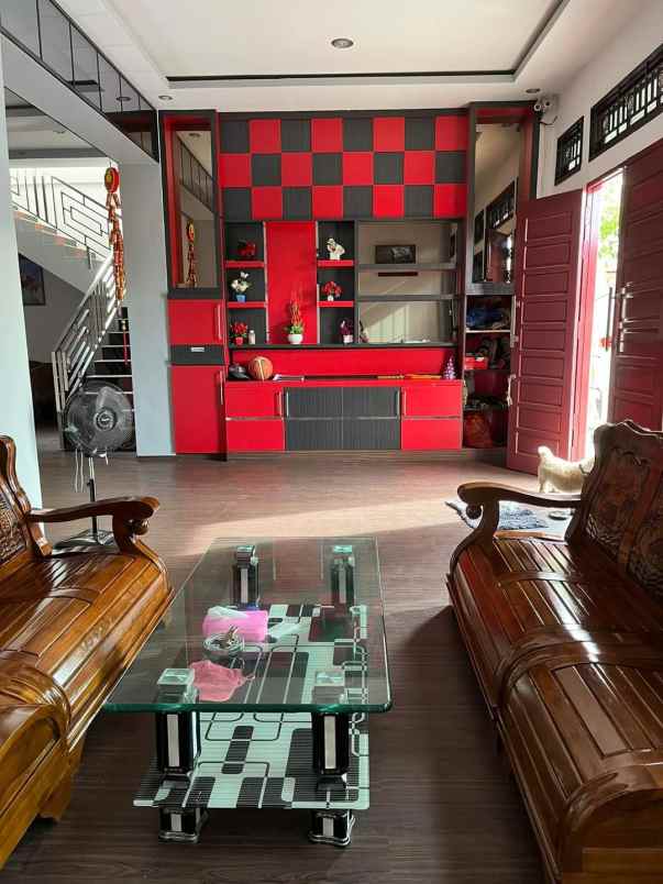 rumah 3 lantai beserta perabot ukuran tanah 15x25