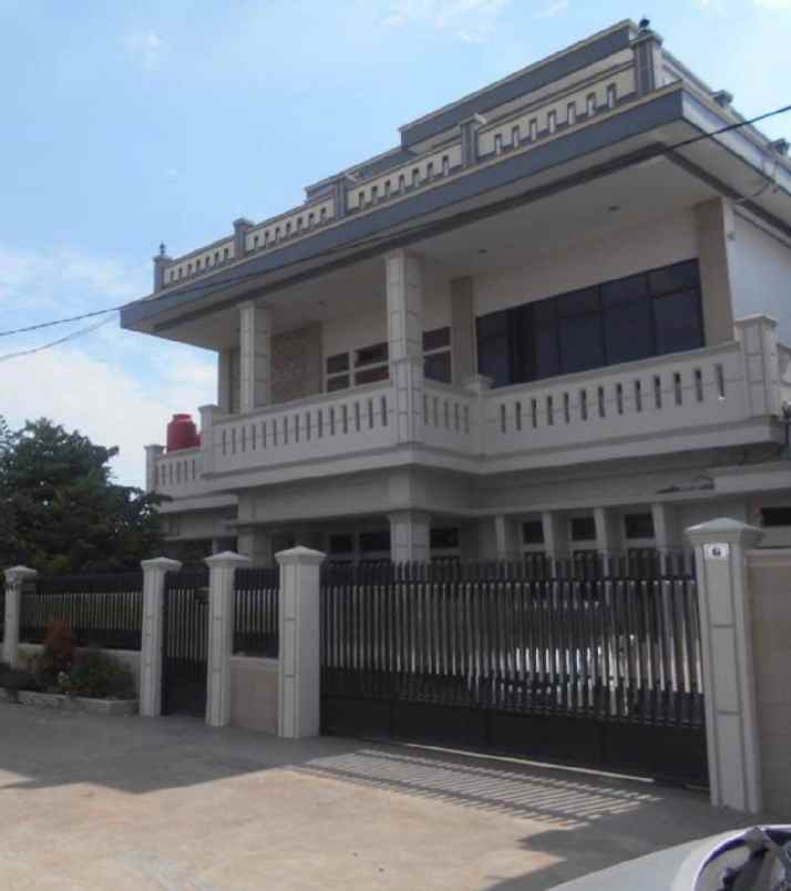 rumah 3 lantai beserta perabot ukuran tanah 15x25