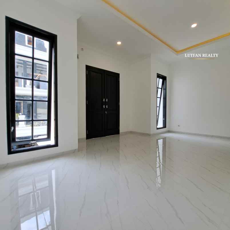 rumah american classic dalam cluster dekat taman kota