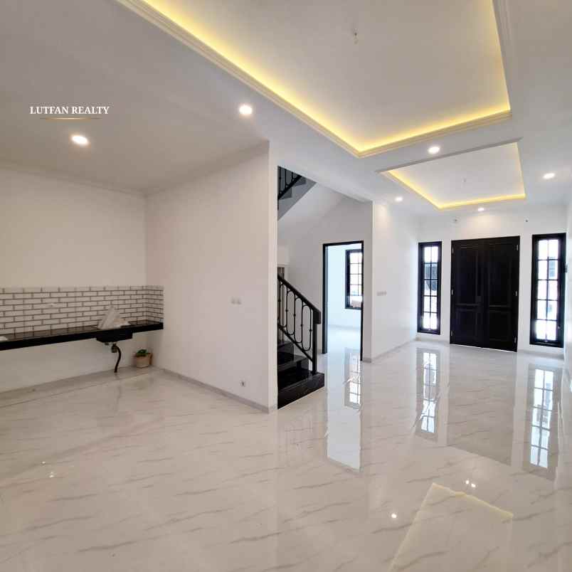 rumah american classic dalam cluster dekat taman kota