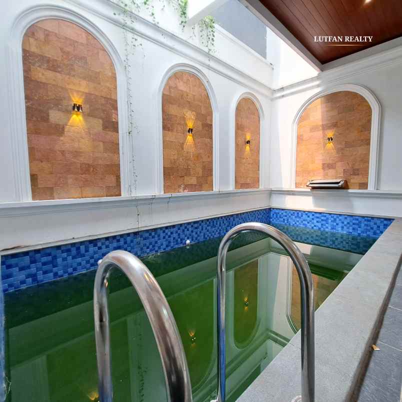 rumah american classic jagakarsa dalam cluster