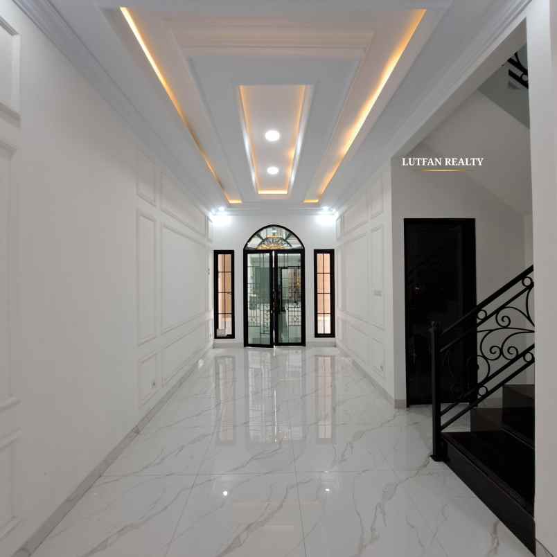 rumah american classic jagakarsa dalam cluster