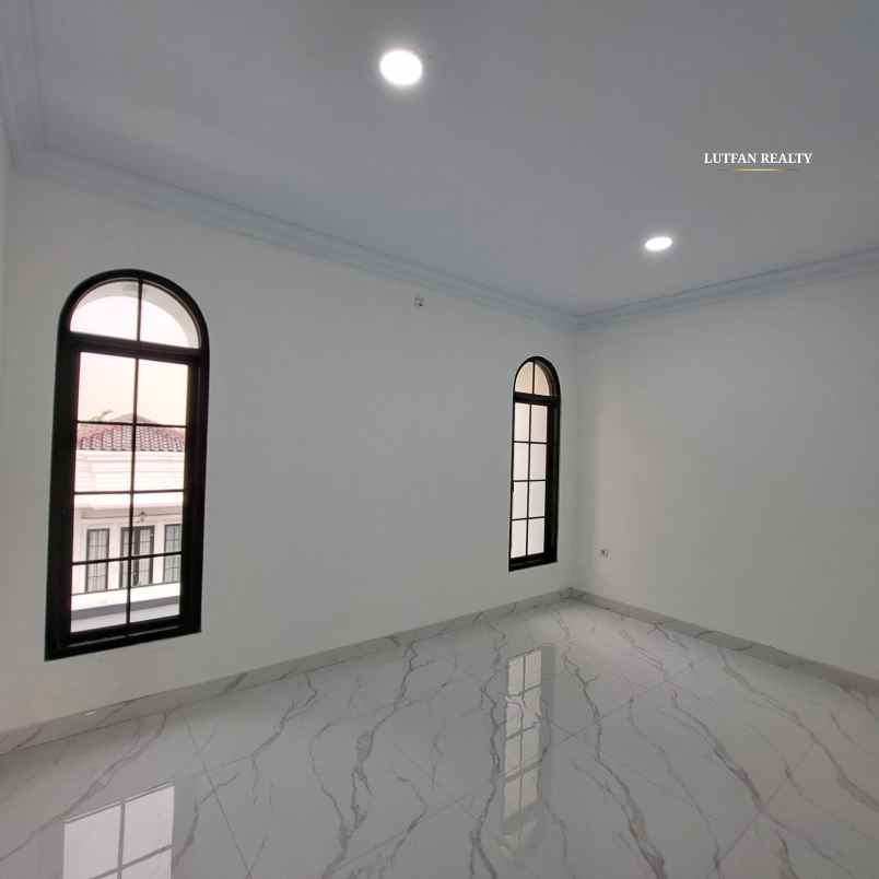 rumah american classic jagakarsa dalam cluster