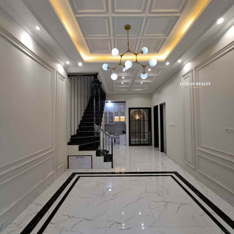 rumah american classic jagakarsa dalam cluster