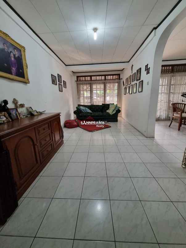 rumah asri 2 lantai strategis di perumnas depok utara