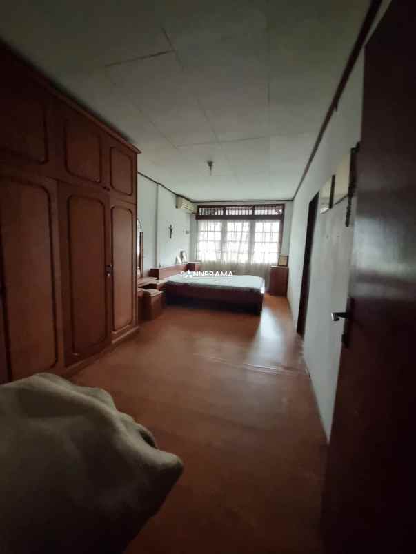 rumah asri 2 lantai strategis di perumnas depok utara
