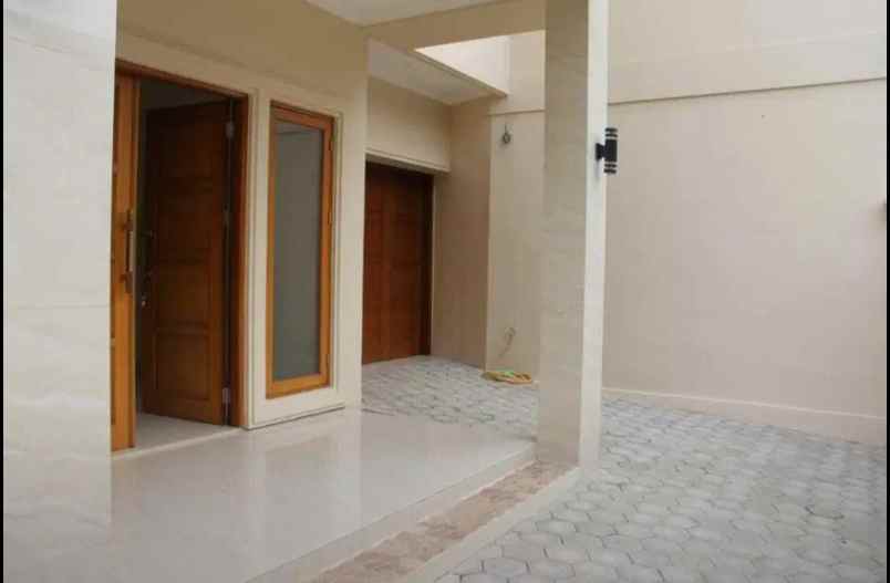 rumah baru 2 lantai desain elegant di kebayoran baru