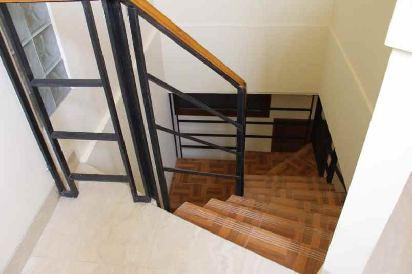 rumah baru 2 lantai desain elegant di kebayoran baru