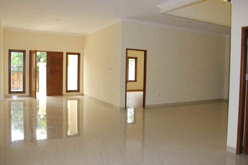 rumah baru 2 lantai desain elegant di kebayoran baru