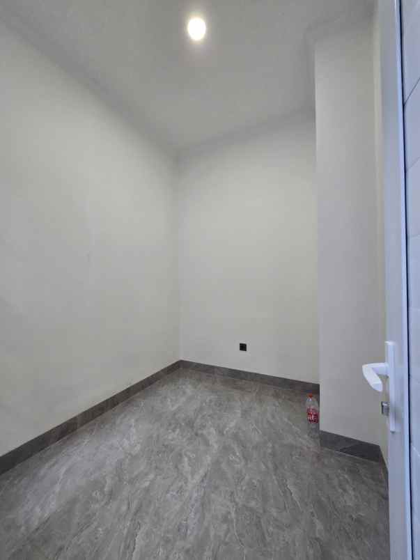 rumah baru american classic di cempaka putih jakpus