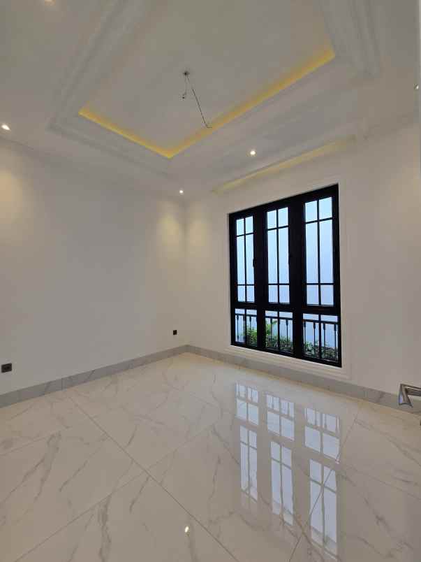 rumah baru american classic di cempaka putih jakpus