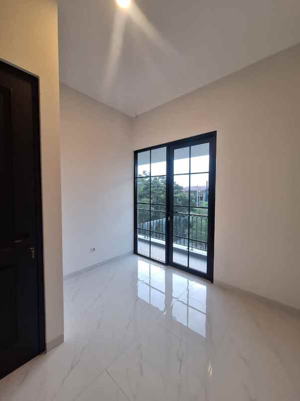 rumah baru design klasik modern di jatiwaringin bekasi