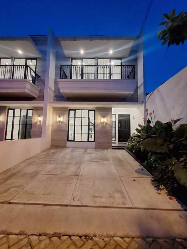 rumah baru design klasik modern di jatiwaringin bekasi