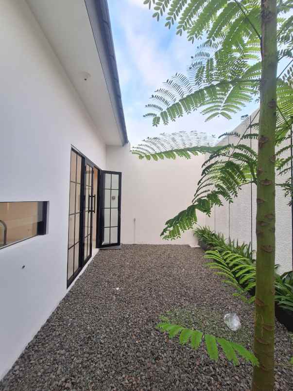 rumah baru design klasik modern di jatiwaringin bekasi