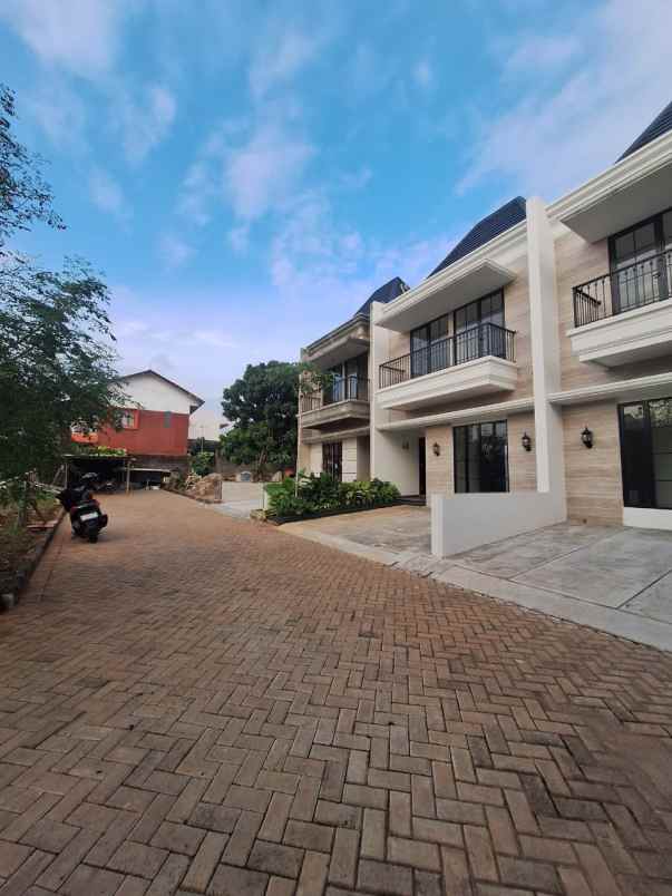 rumah baru design klasik modern di jatiwaringin bekasi