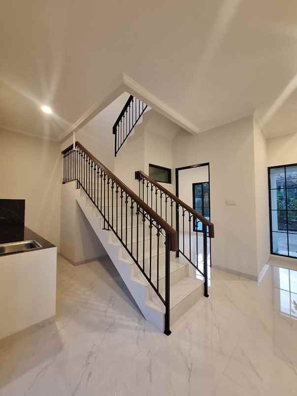 rumah baru design klasik modern di jatiwaringin bekasi