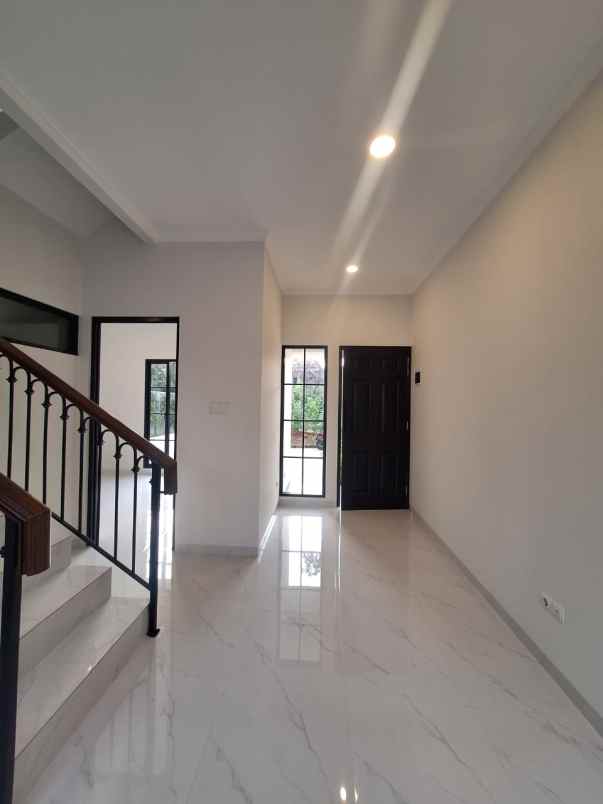 rumah baru design klasik modern di jatiwaringin bekasi