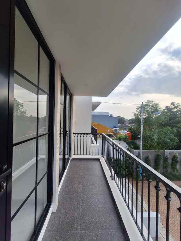 rumah baru design klasik modern di jatiwaringin bekasi