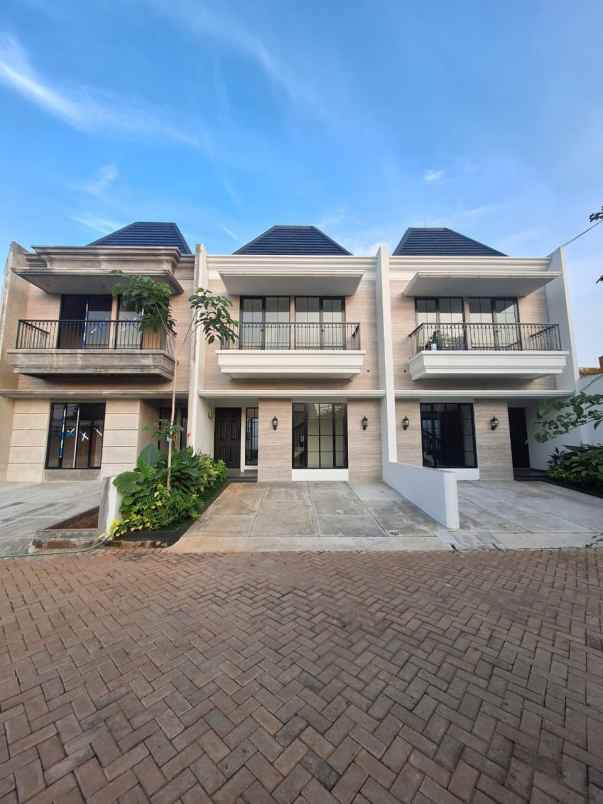 rumah baru design klasik modern di jatiwaringin bekasi