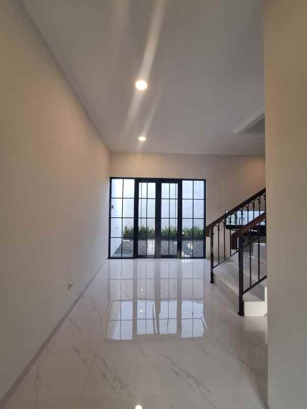 rumah baru design klasik modern di jatiwaringin bekasi