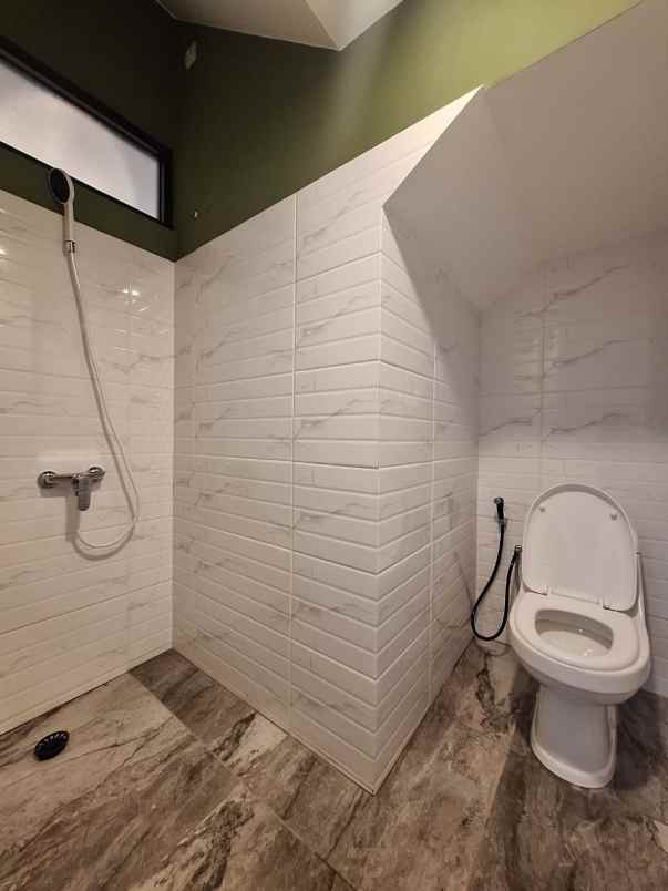 rumah baru design klasik modern di jatiwaringin bekasi