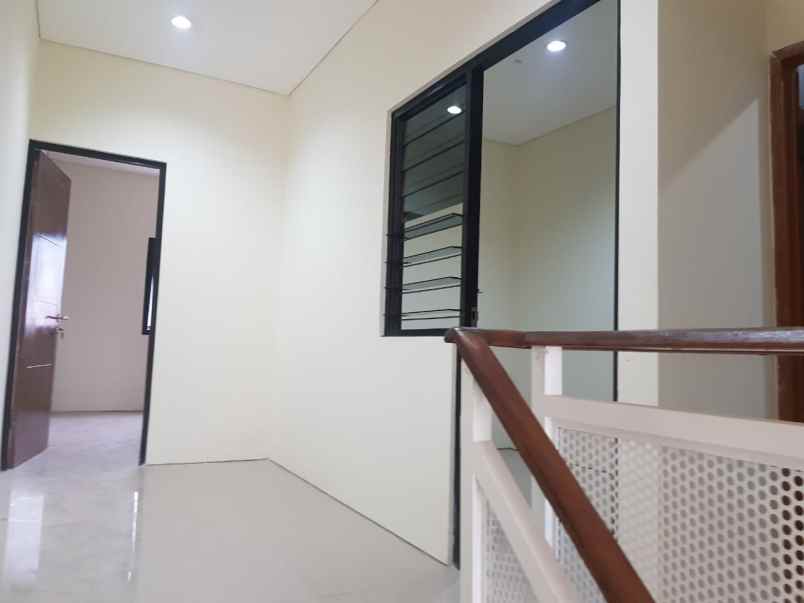 rumah baru gresss modern 2 lantai medokan sawah row 7m