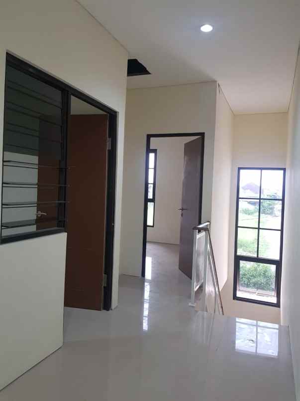 rumah baru gresss modern 2 lantai medokan sawah row 7m