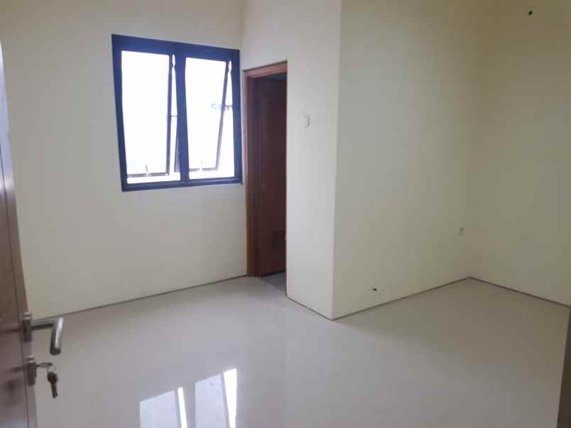 rumah baru gresss modern 2 lantai medokan sawah row 7m