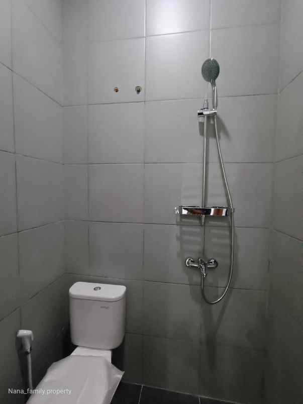 rumah baru siap huni di area kembangan meruya