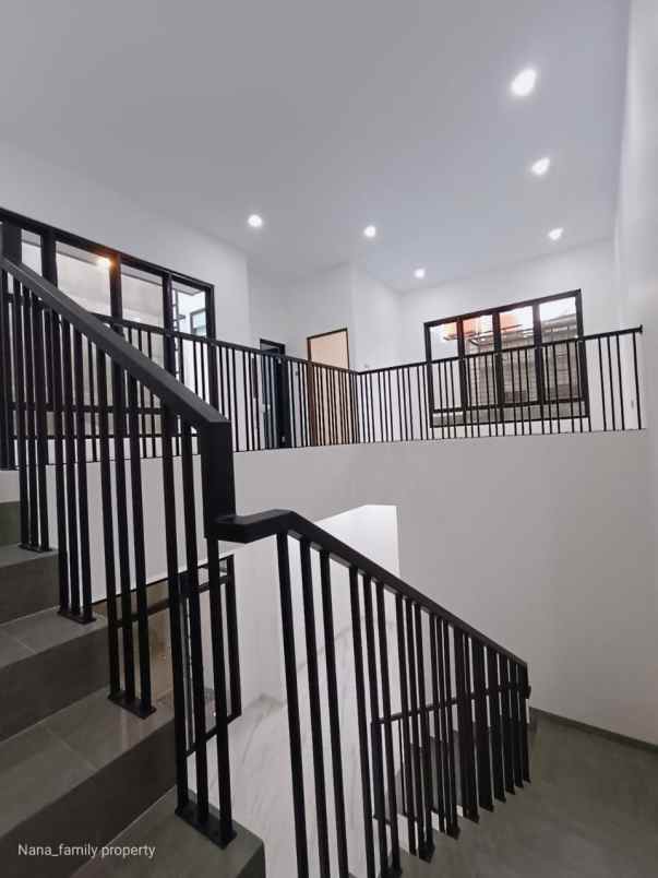 rumah baru siap huni di area kembangan meruya