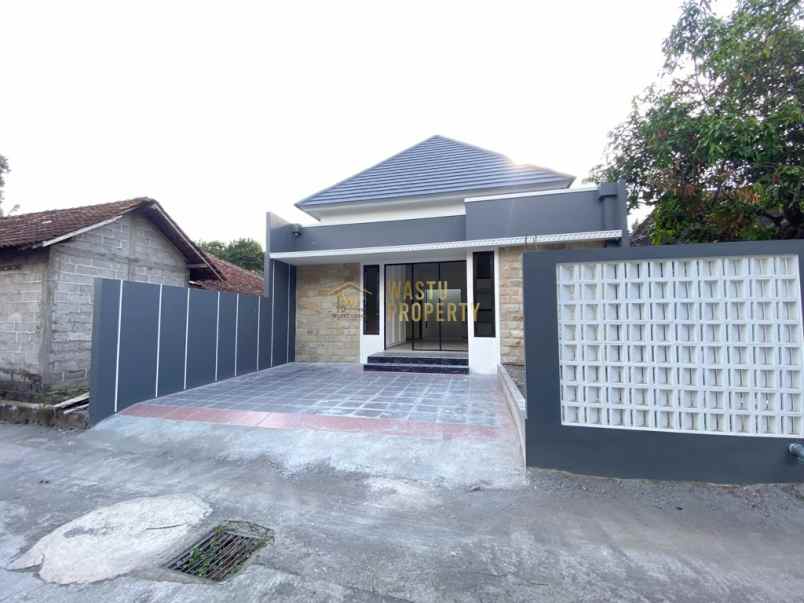 rumah baru strategis dekat uii dan wisata blue lagon