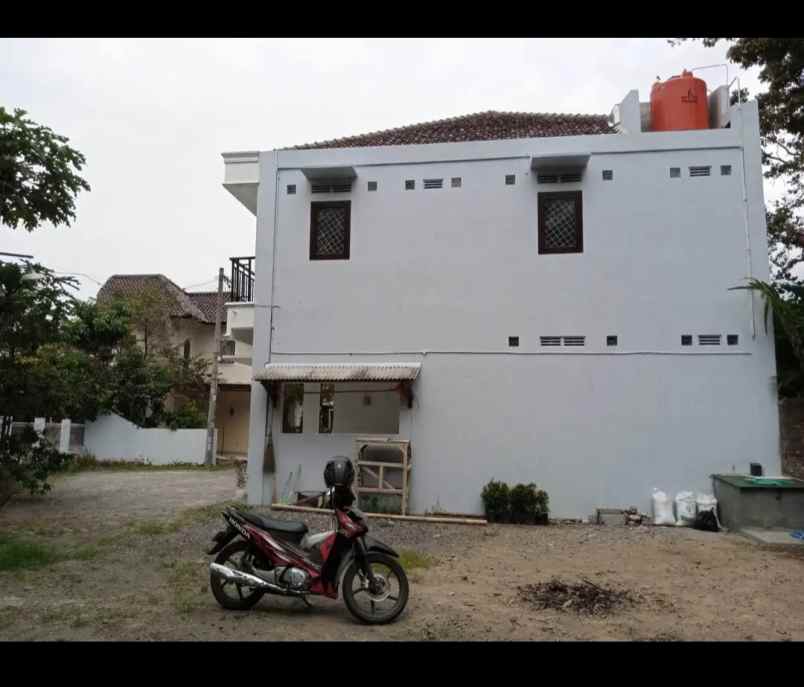 rumah belakang hotel hyatt yogyakarta