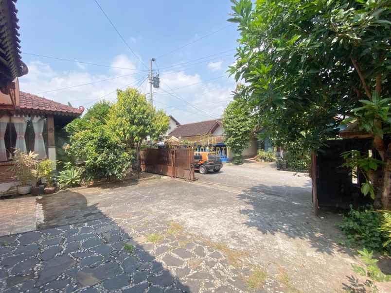 rumah besar dengan tanah luas di pleret bantul