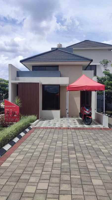 rumah cantik di cluster griya padma asri