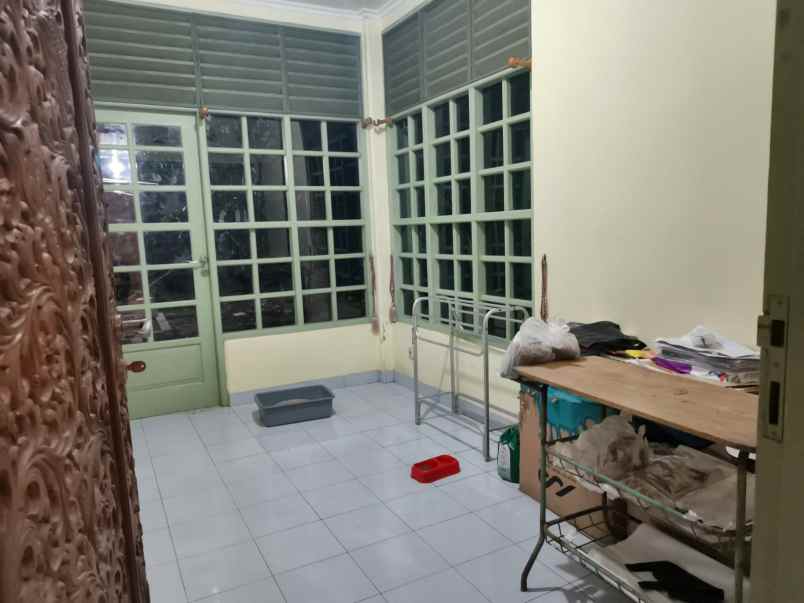 rumah classic mewah nuansa spanyol di lempong sari