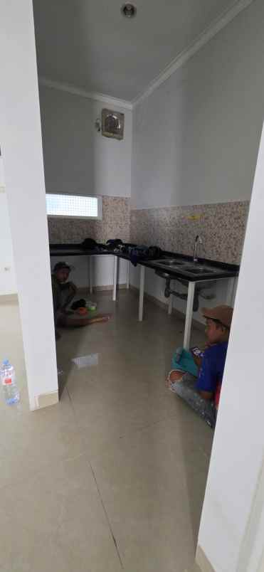 rumah cocok untuk rumah kantor kosongan di keputih