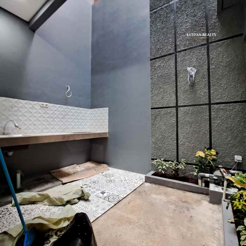 rumah condet jakarta timur 3 lantai dalam cluster