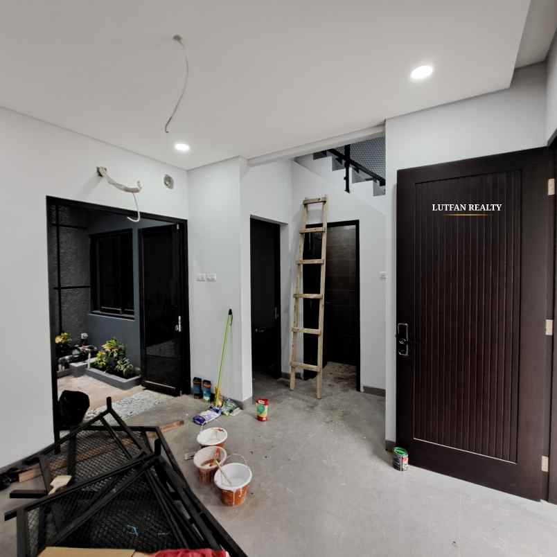 rumah condet jakarta timur 3 lantai dalam cluster