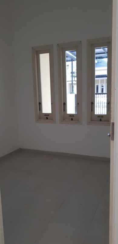 rumah delima row jalan 8m one gate system