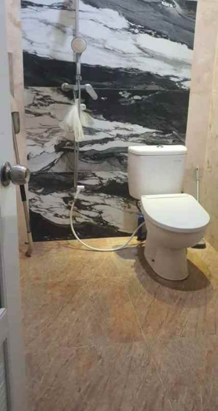 rumah di bratang gede semi furnished hitung tanah