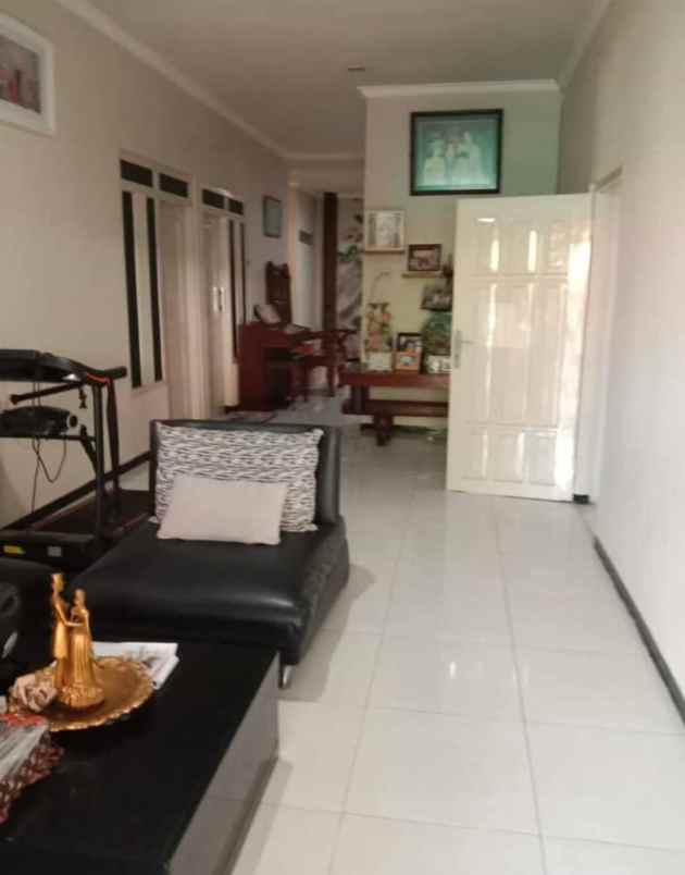 rumah di bratang gede semi furnished hitung tanah