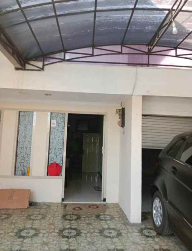 rumah di bratang gede semi furnished hitung tanah