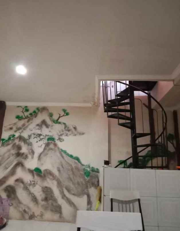 rumah di bratang gede semi furnished hitung tanah