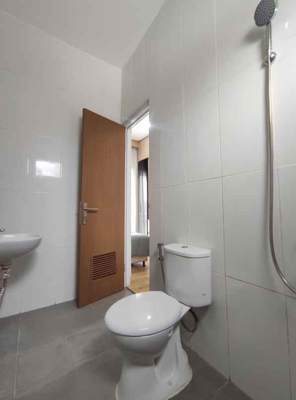 rumah dijual 2 lantai di pamulang tangerang selatan