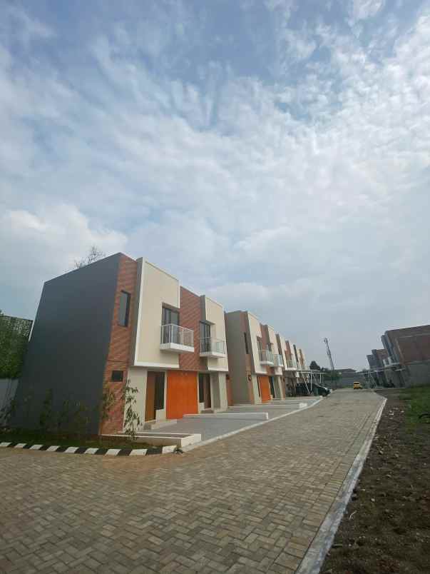 rumah dijual 2 lantai di pamulang tangerang selatan