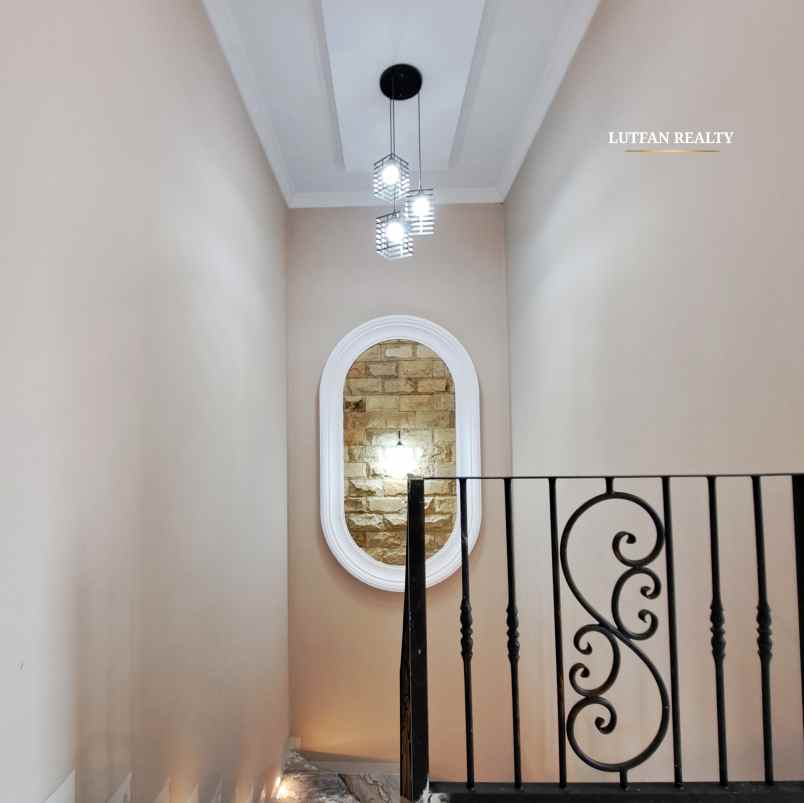 rumah european classic non cluster dekat tol andara