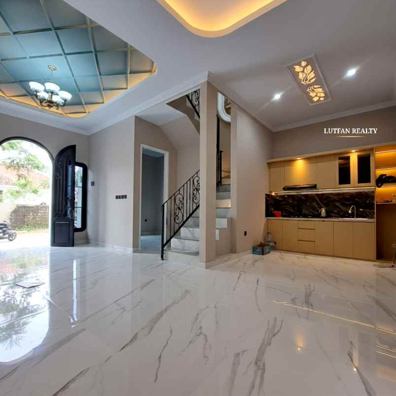 rumah european classic non cluster dekat tol andara